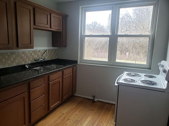 3rd image of 21 Flanders Ln #21