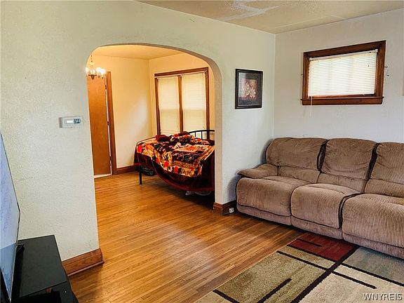 2nd image of 456 18th St