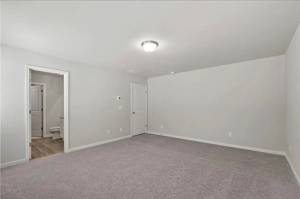 4 bed, 2.5 bath, 2376 sqft, $2,200 — Photo 3