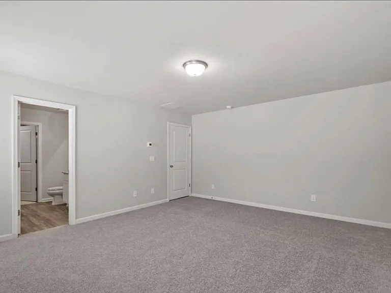 40 Ray Dr — Photo 3