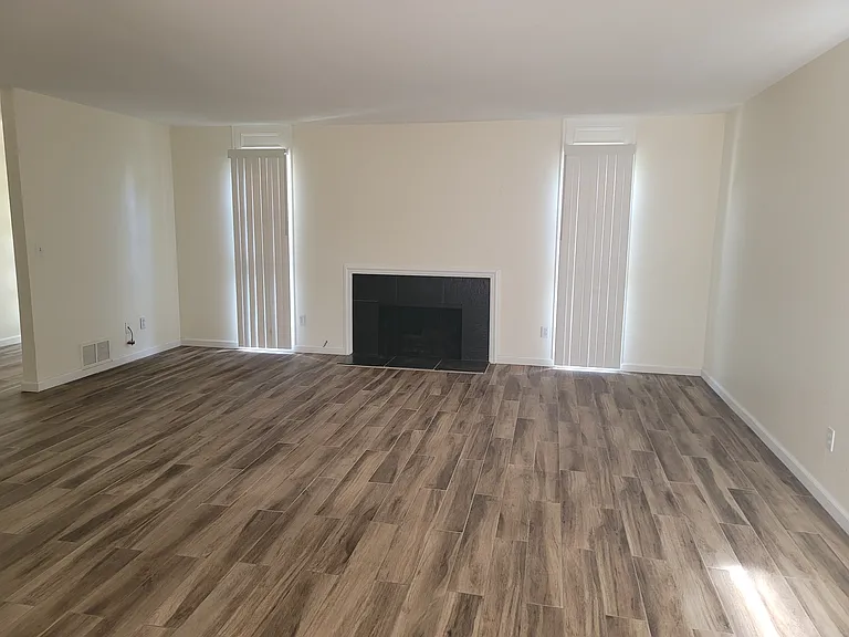 3161 Orleans E — Photo 2