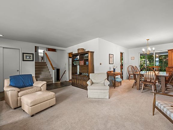 4th image of 311 N Beverly Ln