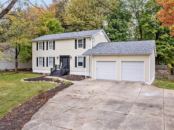 2nd image of 620 Acorn Pl