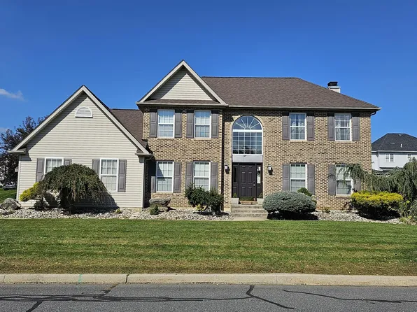 807 Blue Spruce Ln, Easton, PA 18040