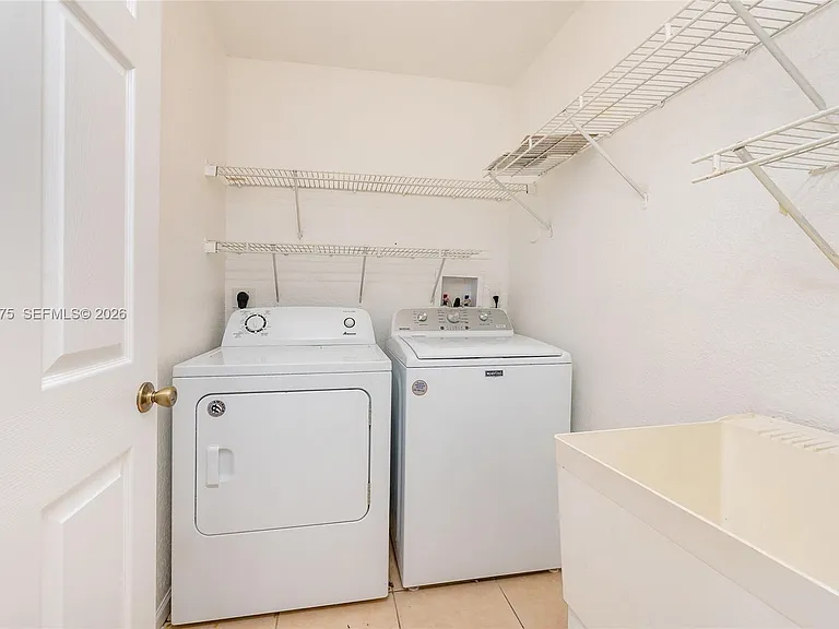 2851 Riverside Dr #207 — Photo 25