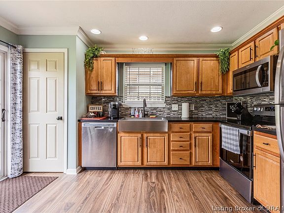 5th image of 835 Twin Oaks Drive