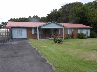 93 Valley Rd, Guntersville, AL 35976
