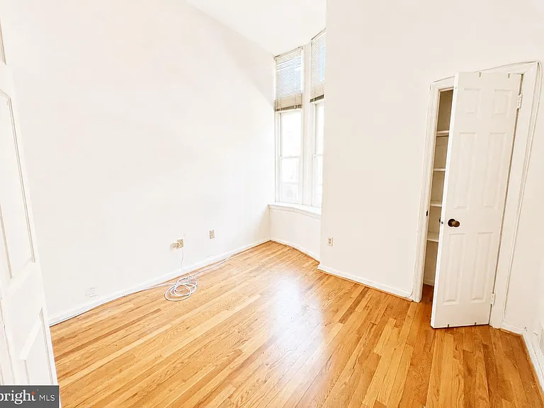 2030 Walnut St — Photo 6