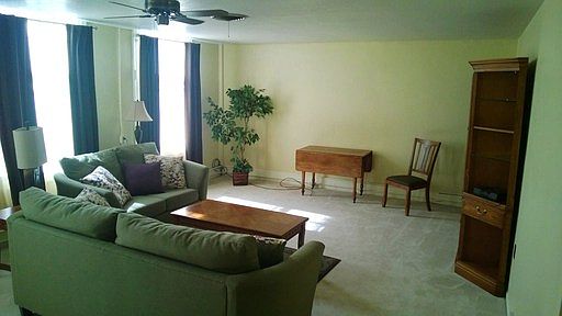 4th image of 506 1/2 Delaware St