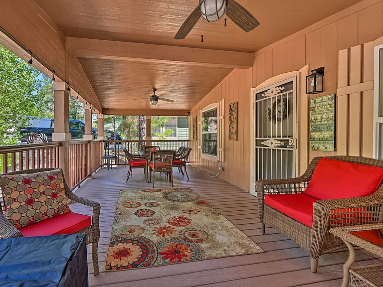 325 E Oak Dr — Photo 14