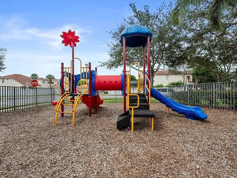 8203 Calterra Dr — Photo 10