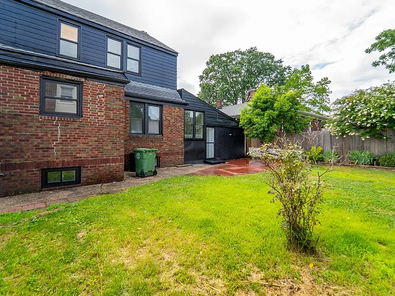 2215 N Wood Ave — Photo 37