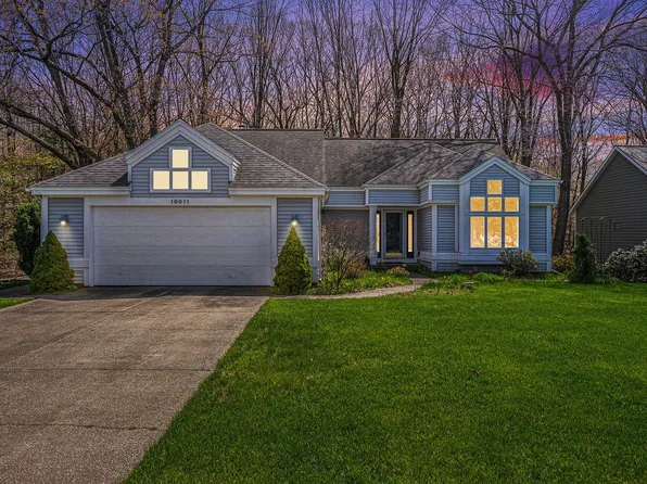 19011 Sioux Dr, Spring Lake, MI 49456