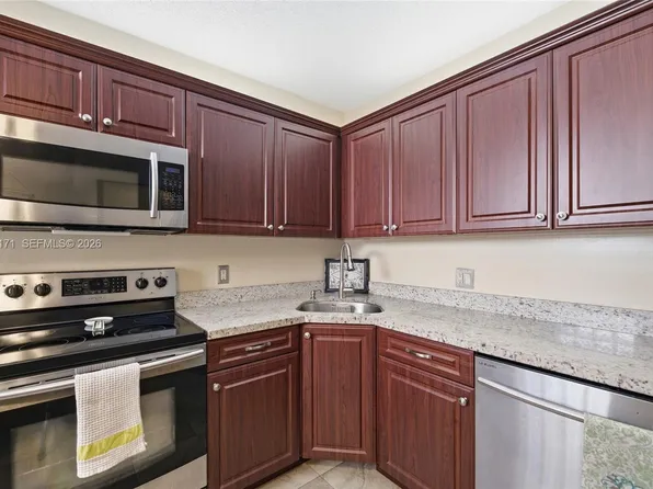 4111 Coral Tree Cir APT 327, Coconut Creek, FL 33073
