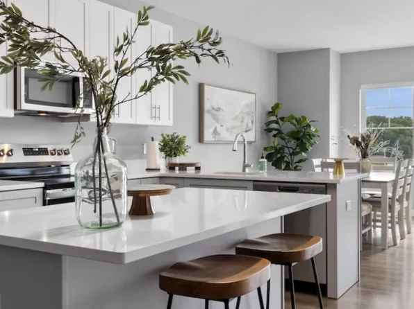 52 Maple St #206, Branford, CT 06405