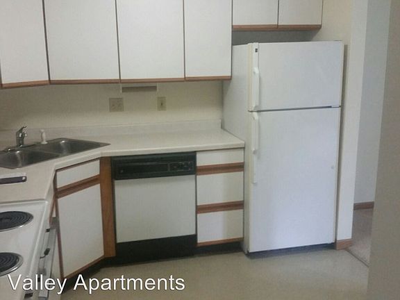 4th image of 1700 Green Valley Dr APT 2