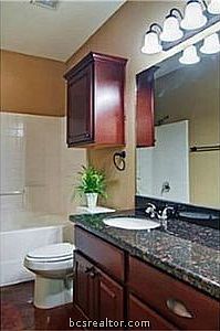 5th image of 406 Deacon Dr W