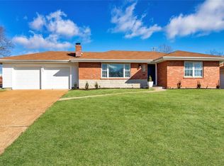 10043 Coventry Ln, Saint Louis, MO 63123