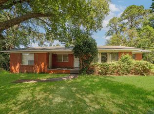 307 Hollybrook Dr, Longview, TX 75605