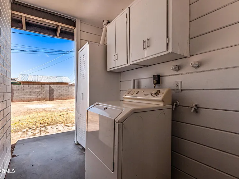 1238 E Vine Ave — Photo 19