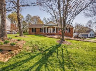 5045 Cobblestone Rd, Winston Salem, NC 27106