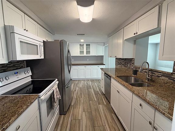 5th image of 3711 Blackhawk Dr
