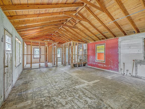 5th image of 700 Peake St