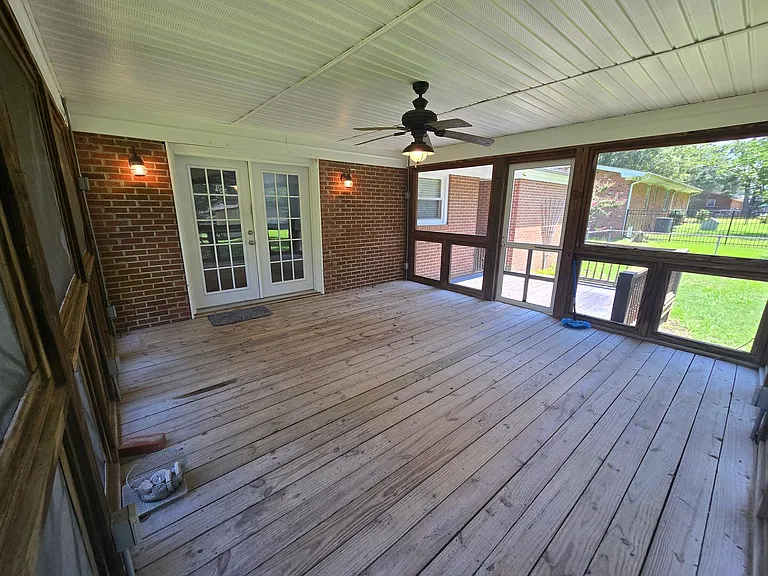120 Milton Ave — Photo 18