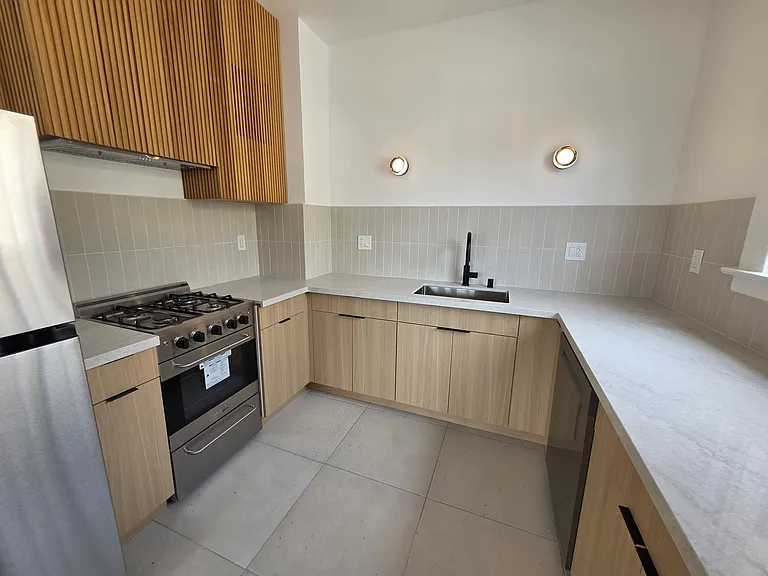 1610 W Sunset Blvd — Photo 3