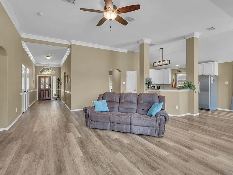 3917 Miramar Dr — Photo 6