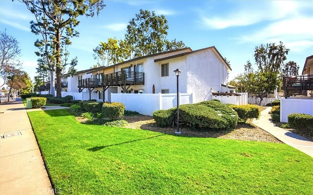 Building Photo - 1200 W Lambert Rd #24