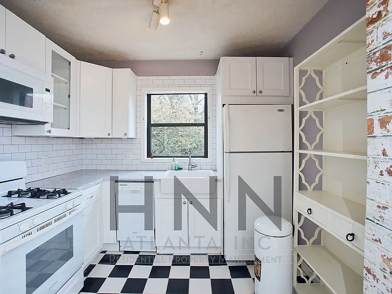 706 Argonne Ave NE #4 — Photo 3