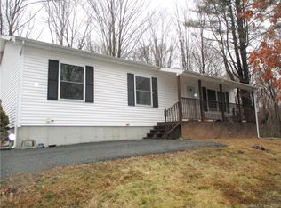 24 Auburn St, Putnam, CT 06260
