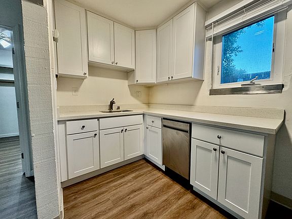 4th image of 398 S Buena Vista Ave #B