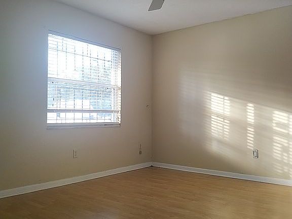 3rd image of 5053 Ferncrest Dr