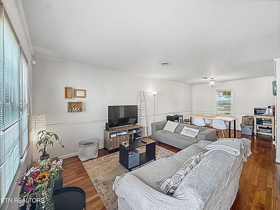 3rd image of 479 Bramblewood Ln