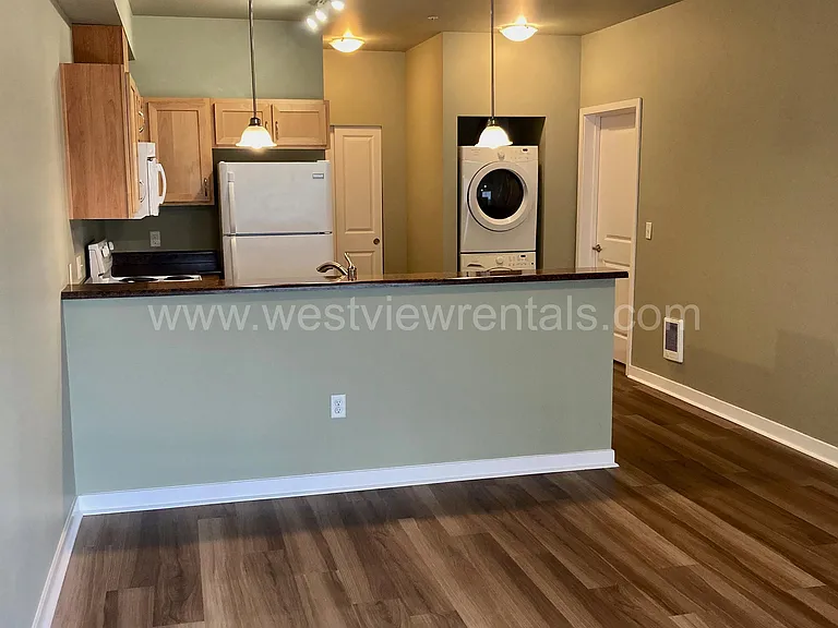 200 E Maple St — Photo 20