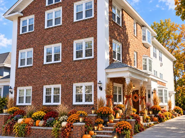 388 East Merrimack Street, 388 E Merrimack St #8, Lowell, MA 01852