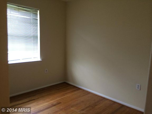 4th image of 489 Victoria Ct