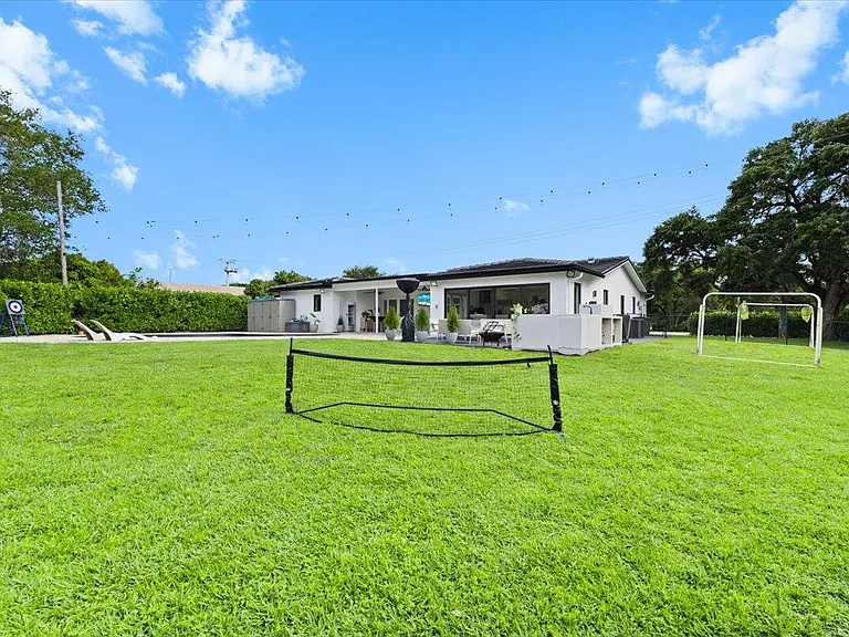 1049 W Palmetto Park Rd — Photo 35
