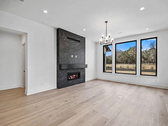 Lynmar IV F family room