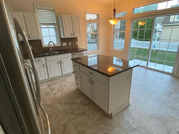 2nd image of 122 Heirloom Ct
