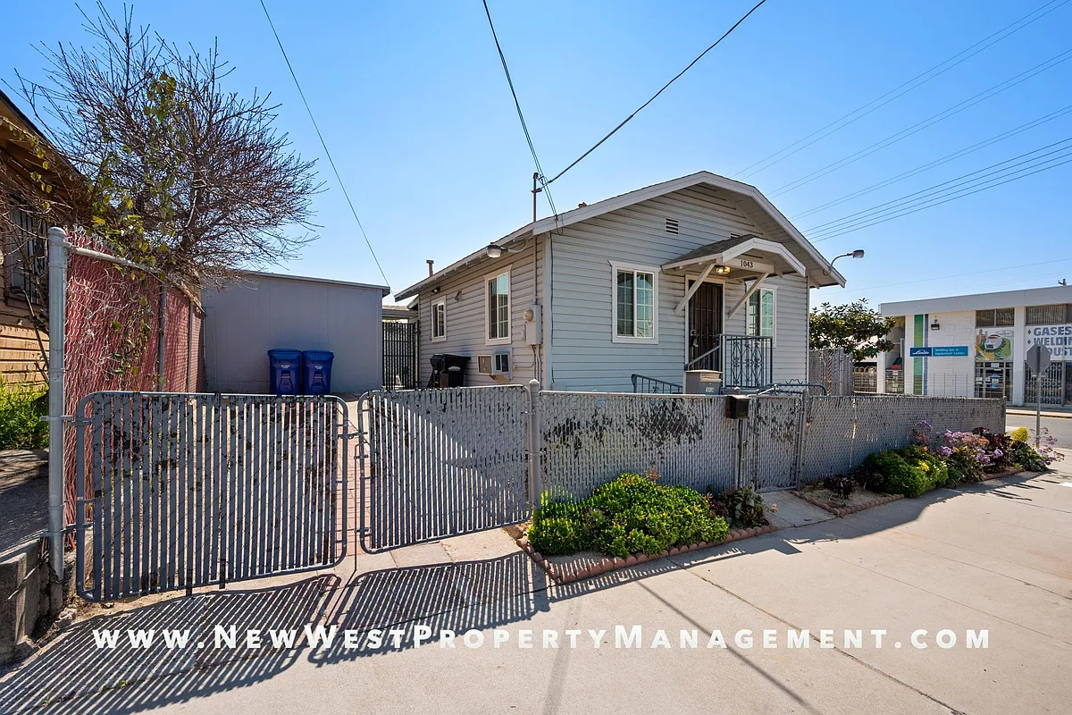 Building Photo - 1043 Sampson St #A
