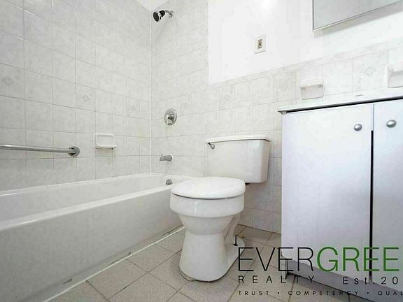 5th image of 173 Hart St #3C