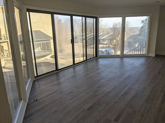 3rd image of 10 Rivercrest Dr #5A
