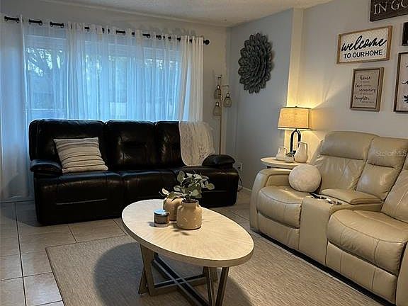 4th image of 2338 Ridgeview Dr