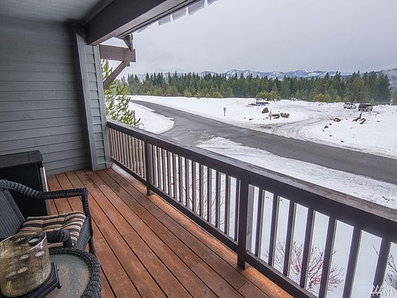 Imagine a clear, sunny day, relaxing on your front deck, sippinig morning coffee and taking in all the scenery Roslyn Ridge has to offer...spot an occasional deer wandering through across the street