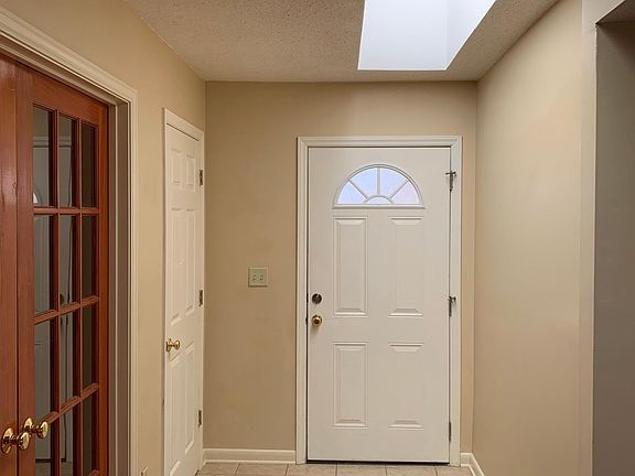 3rd image of 20 Spring Dr