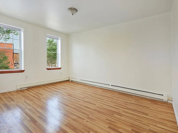 4th image of 284 Berriman St Floor 2