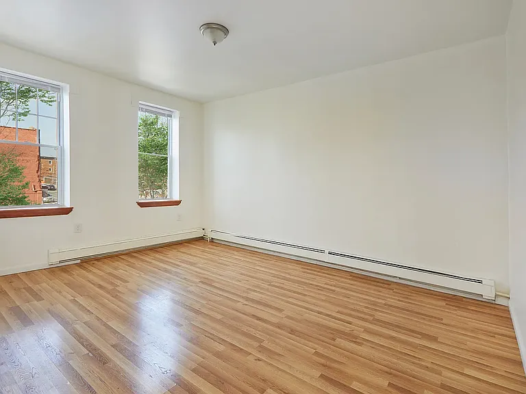 284 Berriman St #2 — Photo 4